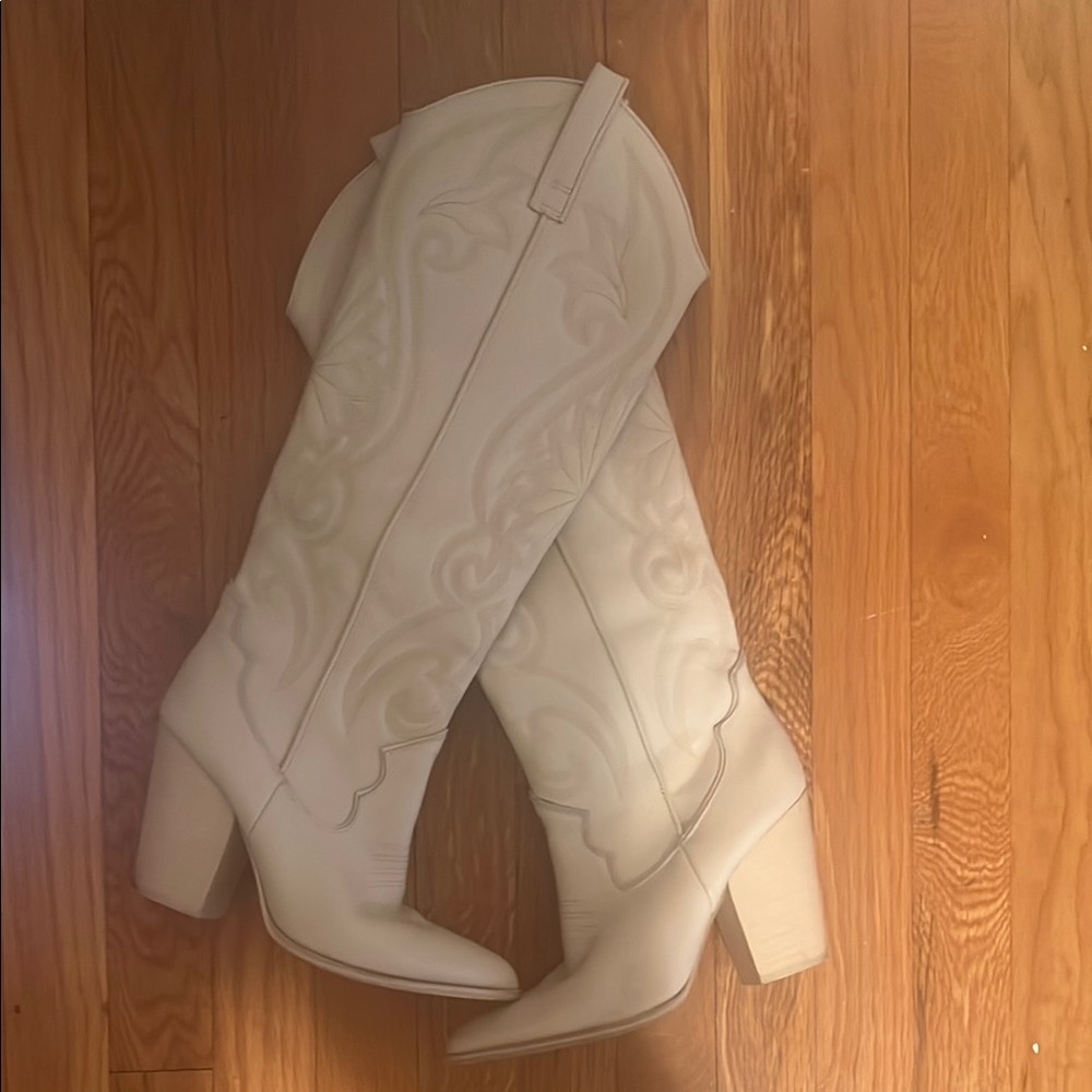 Steve Madden Cream Heeled Boots with Sleek Silhouette
